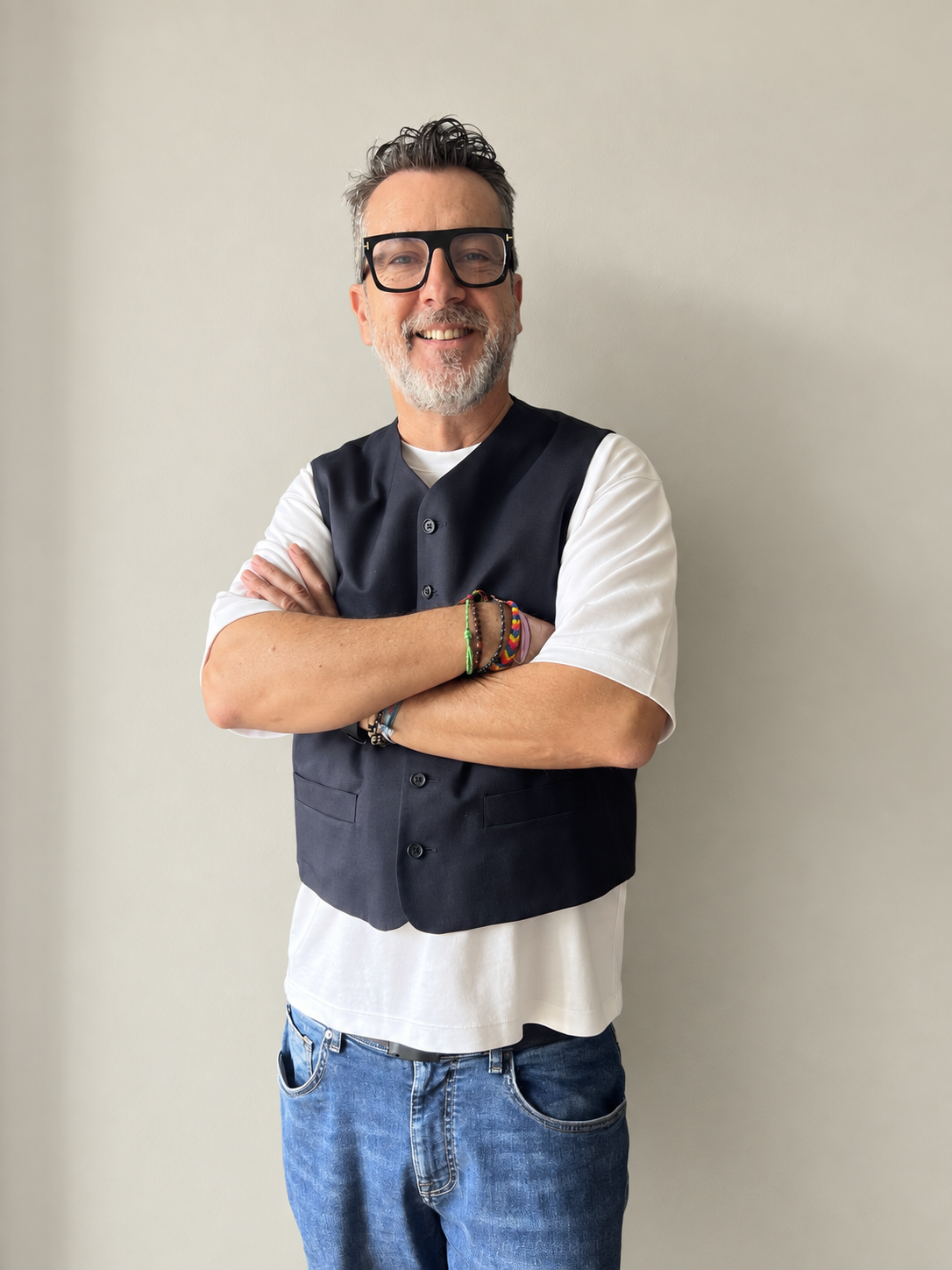 Ramon Hernàndez, somrient amb els braços creuats